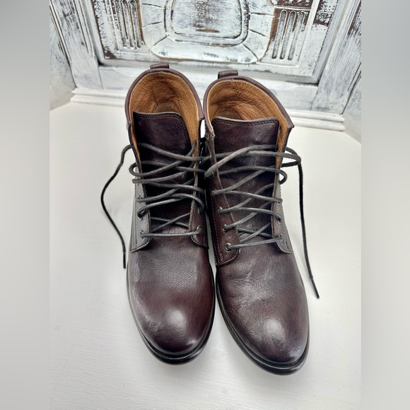 Frye Carson Lace Up Ankle Boots in Dark Brown 6.5 B, Frye Brown Booties - Picture 3 of 14